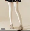 Meias de lã listradas verticais acima do joelho outono e inverno novo estilo meias de tricô para pernas longas estilo universitário de cano alto japonês versão coreana meias básicas para mulheres