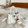 Bolso de mano pequeño transfronterizo para mujer, nuevo bolso de hombro texturizado de moda de verano 2026, bolso cruzado tipo cubo para el trabajo