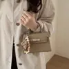 Bolso Kelly Elegante de Gama Alta, Bolso de Mano Versátil para Primavera/Verano, Bolso Pequeño Cuadrado, Nuevo Bolso de Hombro/Cruzado de Moda 2026 para el Trabajo