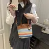 Bolsas de Balde Tendência Atacado para Mulheres 2025 Verão Novo Estilo Palha Tecida Color Blocking Bolsas de Ombro Versáteis Bolsas Transversais