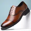 Novo Estilo de Verão Sapatos Masculinos de Couro com Design Vazado e Aumento de Altura Escondido, Adequados para Traje Formal, Traje Casual, Padrinhos, Casamentos e Negócios