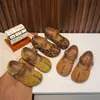 Sapatos de couro para meninas modelo 2026, sapatos Mary Jane de couro camurça retrô coreanos com uma tira, sapatos de sola macia plana tipo casco de porco