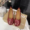 Sapatos baixos de bico redondo com textura de couro de vaca para mulheres, de sola plana, novo estilo de verão, couro macio, sola macia, sapatos de vovó confortáveis, sapatos casuais femininos