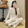 Pijama otoñal relajado para mujer, azul marino con estampado floral, cuello redondo, mangas largas, pantalones largos, conjunto simple casual para casa