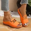 Chinelos de cunha com sola grossa plus size para mulheres, novo lançamento outono 2026, sandálias casuais fashion simples com fivela de metal, peep-toe