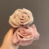 Horquilla de alta calidad con diseño de rosa tridimensional suave para mujer, estilo nicho, con clip de tiburón en la parte posterior de la cabeza, elegante, ligera y de lujo 2024