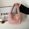 Bolso de mano de felpa estilo occidental, sencillo, estilo coreano, para principios de primavera 2024, nuevo y versátil, bolso de mano para hombro y axila.