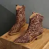 2026 Europeu Plus Size E-commerce Transfronteiriço Botas Femininas Bordado Britânico Estilo Western Outono/Inverno Salto Grosso Bico Fino Cano Médio Botas Martin