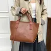 Bolso de mano cruzado nuevo simple casual bolso tote retro de gran capacidad para ir al trabajo bolso de un solo hombro para debajo del brazo bolso de mujer