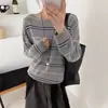 Suéter tejido casual a rayas con bloques de color para mujer, corte holgado, estilo coreano de otoño, suéter de forro polar con diseño de oso miel adelgazante, top básico versátil