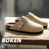 Zuecos de corcho Birkenstock, sandalias casuales tipo slip-on para la playa, zapatos cerrados de suela blanda, zapatos cómodos para el commute al aire libre.