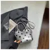 Bolsa de mano, bolso de hombro, bolsa tote, bolsa de trabajo, bolsa tipo cubo versátil, nuevo diseño de lunares de nicho estilo coreano, Primavera/Verano 2026