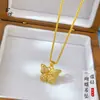 Pingente de Borboleta Banhado a Ouro com Design Vazado Esculpido, Microincrustado com Diamantes, Cobre Eletrodepositado, Corrente de Clavícula Vintage, Versátil e de Luxo Leve