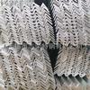Acero de ángulo desigual galvanizado en caliente 50*32 ángulo de hierro 75*50/56*36/100*63 se puede perforar con capa de alto zinc