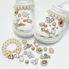 2026 Moda Nuevo Versátil Zueco de Oso con Cuentas Accesorios para Zapatos DIY Dijes Desmontables para Zapatos Hebillas de Zapatos de Alta Gama