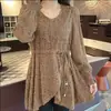 Blusa de Encaje de Moda de Longitud Media con Escote en V, Ceñidor de Cintura, Oculta el Vientre y Adelgazante, Estilo Nuevo para la Primavera de 2026 para Mujer