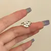 Exquisito, Sencillo, Lujo Ligero, Sensación de Alta Gama, Anillo de Flor Incrustado con Circonitas, Moda de Nicho, Diseño Versátil para el Día a Día, Elegante Accesorio para la Mano