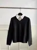 Suéter tipo polo de punto de alta gama, sofisticado, cuello en V, estilo dos piezas falsas, con una elegante vibra "Old Money", corte limpio, estilo para pareja
