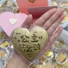 Oro Puro 999 Corazón de Oro Forma de Pastel Souvenir Regalo para Boda, Día de San Valentín Chino, Regalo de Amor para Novia