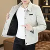 Nueva chaqueta casual con solapa para hombre 2026, abrigo corto de estilo coreano de primavera y otoño, moderno, corte ajustado, top de moda para jóvenes