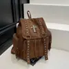 Mochila Bolsa de Gran Capacidad para Mujer 2025 Nueva Remache Cruzado Casual Nicho Estudiante Mochila de PU Mochila