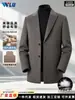 Casaco masculino 100% lã pura, outono/inverno, com gola de terno, estilo business casual, comprimento médio e uma camada externa de lã dupla-face com forro de plumas de ganso