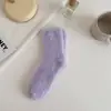 Meias de veludo de mink femininas atacado outono e inverno japonês fofas meias de dormir femininas altura da panturrilha cor sólida espessadas meias de chão meias para o pós-parto