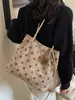 Bolso de hombro para mujer de estilo japonés con nuevos puntos artísticos, nuevo modelo 2026, bolso de hombro simple, fresco y de gran capacidad, moderno