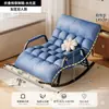 Silla mecedora de lujo ligero, acolchada suave, para ocio con rodillos masajeadores de pies, perfecta para uso doméstico, ofreciendo reclinación cómoda y una siesta relajante por la tarde; disponible para venta al por mayor