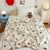 Nuevo estilo de comercio exterior: adorable manta de felpa de dibujos animados con un diseño de vellón de doble cara, con un borde en forma de concha, y que sirve como un versátil chal o manta de sofá informal