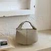 2026 Nuevo Bolso Nube de Estilo Francés de Nicho, Bolso de Hombro Cruzado Simple y Versátil, Patrón de Lichi, Bolso de Axila con Acabado de Alta Gama