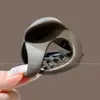 Pinza para el cabello de tamaño mediano de lunares blancos y negros estilo francés, diseñada para la parte trasera de la cabeza, un accesorio para el cabello nuevo y elegante con un aspecto sofisticado y con estilo