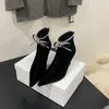 [Botas de Moda] Botas Estrechas de Tacón Alto con Lazo de Pedrería Estilo Francés 2026 Nuevas Botines con Punta y Cierre Trasero