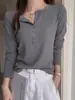 Camiseta Henley de Manga Larga con Hombro Recto Estilo Coreano para Mujer Otoño/Invierno Nuevo Estilo Ajustado Capa Interior Tacto de Alta Gama Top Base ins