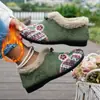 Sapatos de Algodão com Saltos Bordados, Sapatos Peludos para Meia-Idade e Idosos, Estilo Étnico Quente, Confortáveis Sapatos de Algodão Macios com Solado Flexível para Mães, Personalizáveis