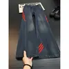 Jeans de calle a rayas patchwork estilo americano para hombre, con un diseño relajado de pierna curva, estilo workwear, efecto adelgazante, corte recto y un bajo ligeramente acampanado