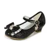 Sapatos de salto alto de princesa para meninas, novo estilo transfronteiriço, sapatos pequenos de couro com cristais e lantejoulas, sapatilhas infantis de sola macia, sapatos de couro para apresentações de meninas