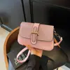 Bolsa Quadrada Pequena Casual e Fashion para Mulheres 2025 Novo Estilo Costura Cor Contrastante Grande Capacidade Bolsa de Ombro Bolsa de Axila Bolsa Transversal para Mulheres