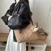 Bolso tote retro de moda para mujer de este año, nueva colección otoño 2026, bolso de hombro ligero de lunares, bolso para el antebrazo para el trabajo
