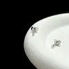 Mayorista transfronterizo rojo de internet con aretes simples para mujer acero inoxidable circonita pedrería moda alta gama aretes de pata de diamante