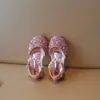 Zapatos de Princesa para Niñas 2026 Primavera y Verano Nuevo Estilo Zapatos Planos con Pedrería para Niñas Pequeñas Zapatos de Cuero para Niños Zapatos de Rendimiento Plateados de Suela Suave