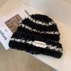 2023 nuevo estilo coreano otoño e invierno cálido grueso peludo rayado protección para los oídos gorro de punto femenino celebridad de Internet suéter de todo fósforo gorro frío