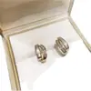 Brincos Geométricos em Formato de C com Conchas 2026 Novo Estilo Popular do Instagram Brincos de Luxo Leve para Mulheres com Sensação de Alto Padrão