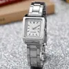 Reloj cuadrado pequeño para mujer de venta caliente transfronteriza con correa de acero dorado, reloj de cuarzo, fabricante de relojes de moda y elegantes, al por mayor en stock.