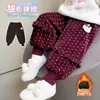 Calças forradas com fleece para meninas, novo estilo outono e inverno 2026, calças com punho, calças de moletom estilosas de inverno, um par para o inverno do bebê, calças de algodão