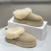 2026 Estilo Nuevo Tamaño Pequeño Suela Gruesa Aumentador de Altura Pantuflas de Algodón para Mujer Retro Cómodas Suela Suave Zapatos de Piel Engrosados con Terciopelo Botines Cortos