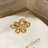 Anillo Doble Chapado en Oro con Flor Hueca de Circonita, Anillo Abierto con un Toque de Lujo, Joyería Vintage de Nicho para Mujeres