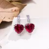Pendientes de Zirconia de Zafiro Rojo Sintético de Nuevo Estilo Corazón Más Vendidos, Pendientes de Corazón de Lujo Ligero de Moda de Gama Alta para Mujeres