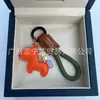 Dinero en el Caballo Cuero de Vaca Creativo Exquisito Casual Regalo de Pareja Bolso Lindo Colgante Llavero de Coche Llavero