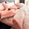 2026 Nuevo Juego de Cama de Leche Espesa de Invierno de Cuatro Piezas Funda de Edredón Gruesa y Cálida Juego de Sábanas de Tres Piezas Suministros
